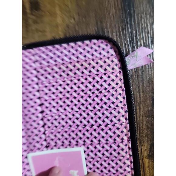 Vera Bradley PINK ELEPHANTS Zip AROUND Wallet CLUTCH Wristlet PURSE Tote NWT - Picture 3 of 6